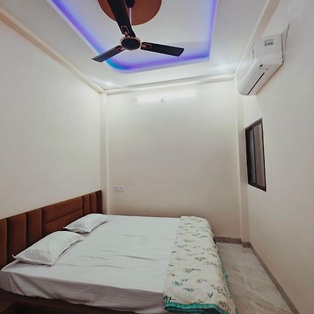 Nandi Homes Homestay อุจเจน ภายนอก รูปภาพ